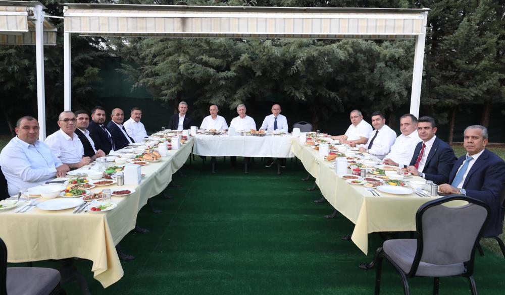 Ankara Büyükşehir belediye başkanı Mansur Yavaş, ilçe belediye başkanları ile bir araya geldi