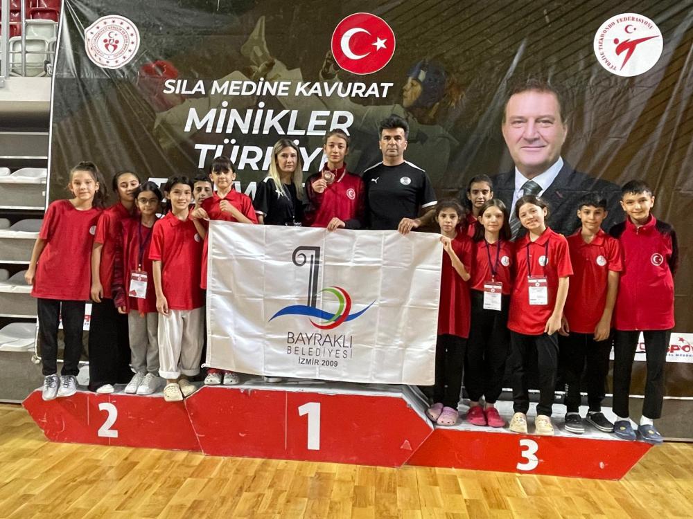 Bayraklılı sporcular Sivas'tan dereceyle döndü