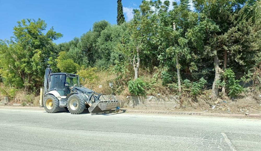 Antakya’da Park ve Yeşil Alanlarda Bakım Çalışmaları Hız Kesmeden Sürüyor