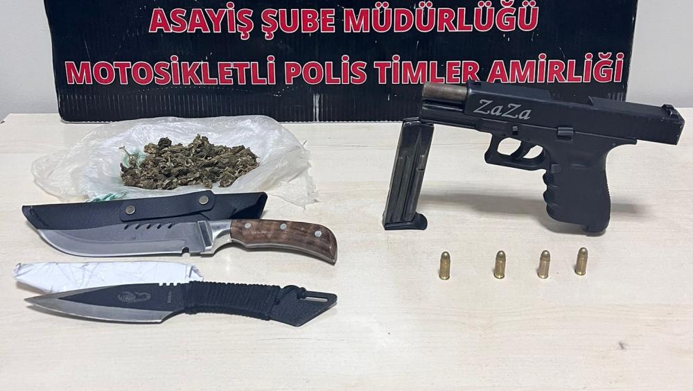 Bingöl’de Polis Denetiminde Ruhsatsız Tabanca ve Uyuşturucu Ele Geçirildi