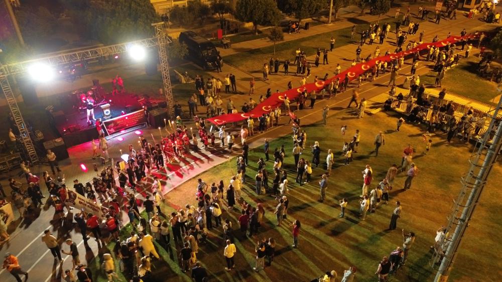 KEMALPAŞA’DA KURTULUŞUN 102. YILI FENER ALAYI VE KONSERLE KUTLANDI