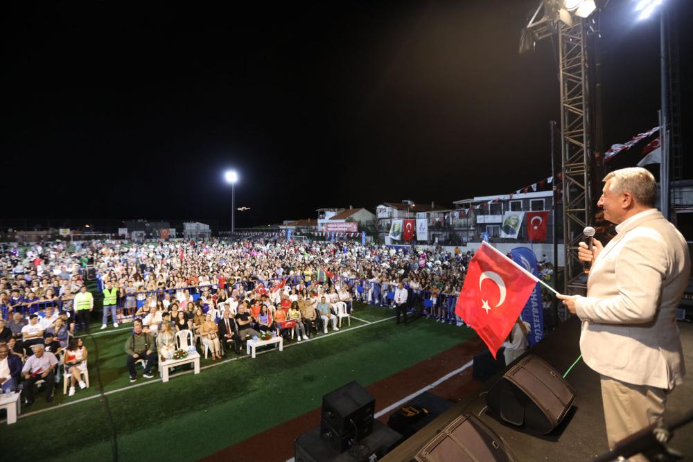 Güzelbahçe’nin Kurtuluş Coşkusu Buray Konseriyle Taçlandı