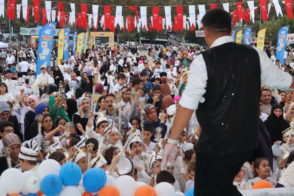 SULTANGAZİ BELEDİYESİ’NDEN ÇOCUKLARA UNUTULMAZ SÜNNET ŞÖLENİ