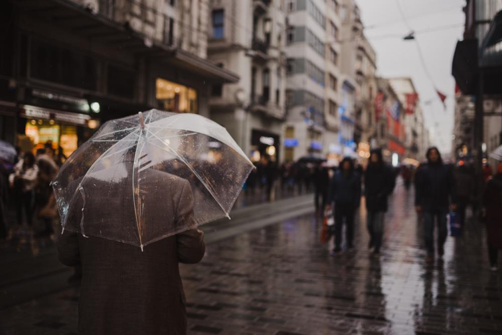 METEOROLOJİ UYARDI: İSTANBUL VE BATI KARADENİZ'DE GÜÇLÜ YAĞIŞLAR BEKLENİYOR