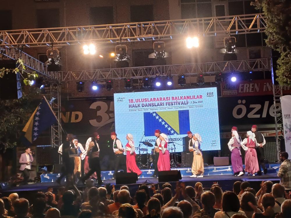 Çiğli’de 18. Uluslararası Balkanlar Halk Dansları Festivali Coşkuyla Kutlandı