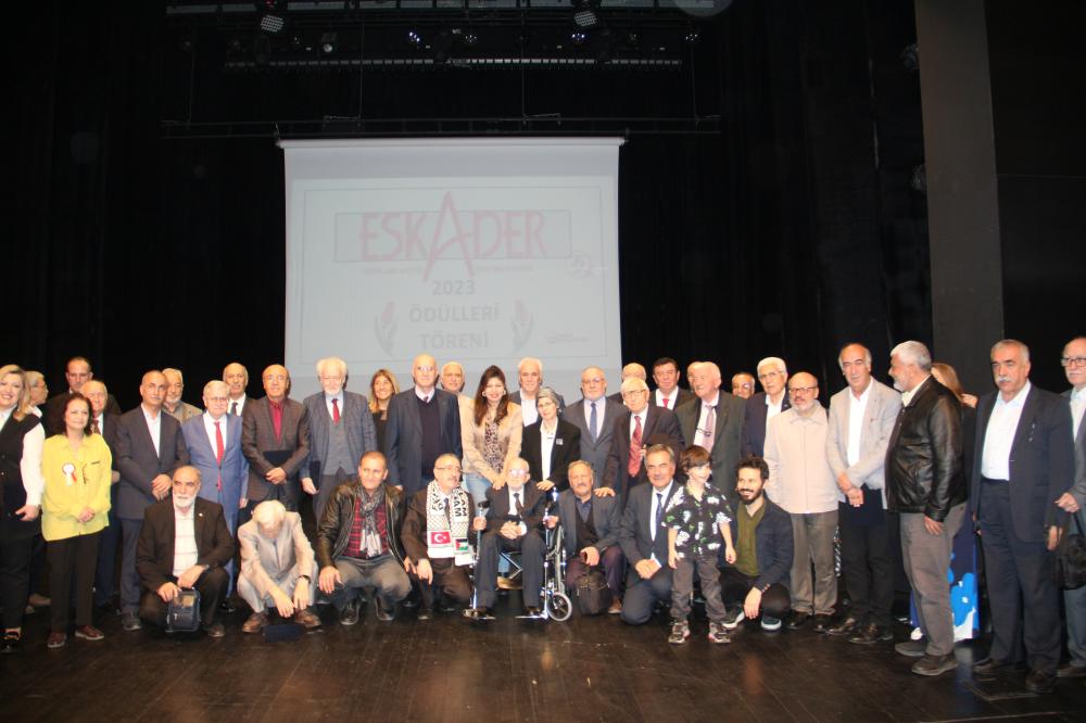 ESKADER KÜLTÜR SANAT ÖDÜLLERİ SAHİPLERİNİ BULDU: 23 DALDA ÖNEMLİ İSİMLER ÖDÜLLENDİRİLDİ