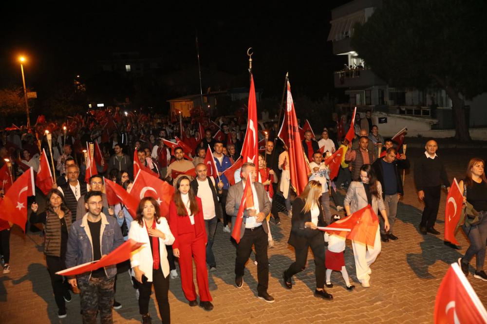 GÜZELBAHÇE’DE COŞKULU 101. YIL KUTLAMASI VE 'SEN CUMHURİYET' TİYATROSU