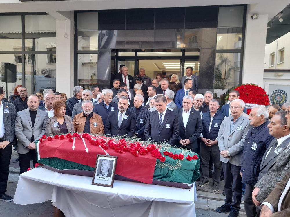 CHP Eski İl Başkanı Selçuk Ayhan’a İzmir’de Veda Töreni