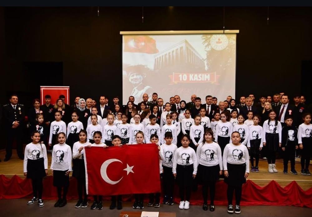 SANCAKTEPE KAYMAKAMLIĞI'NIN DÜZENLEDİĞİ 10 KASIM ATATÜRK'Ü ANMA TÖRENİ 86. YILINDA DUYGU DOLU ANLARA SAHNE OLDU