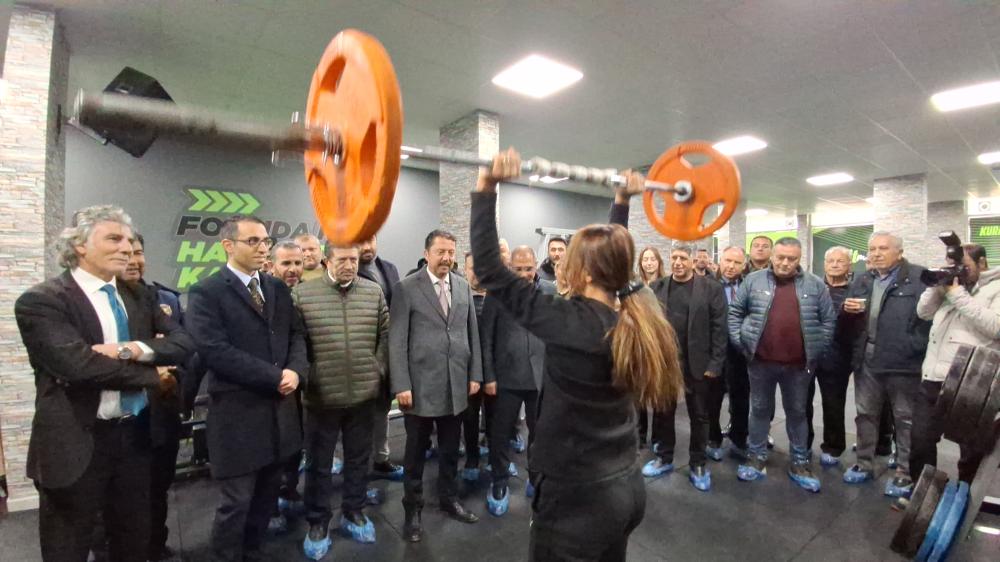BEYPAZARI BELEDİYESİ YENİ SPOR SALONUNU HALKIN HİZMETİNE SUNDU
