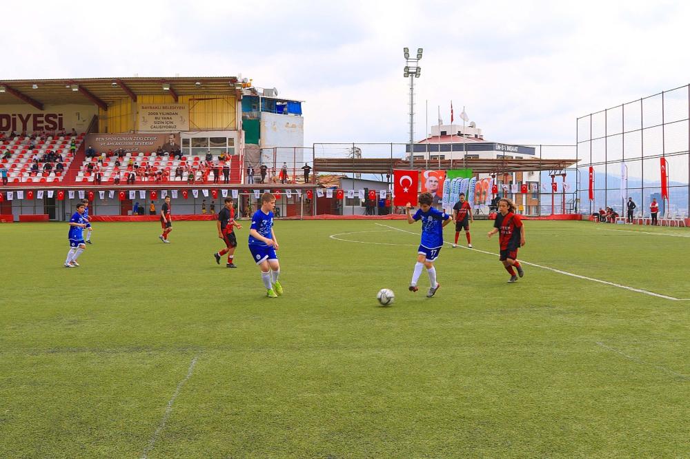 Bayraklı Belediyesi Kış Spor Okulları ile Binlerce Kişiyi Spora Teşvik Ediyor