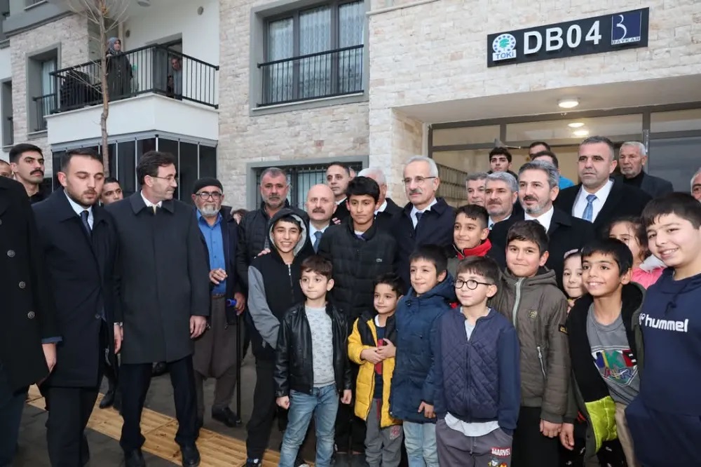 BAKAN URALOĞLU, ADIYAMAN'DA KAYA AİLESİNİ ZİYARET ETTİ