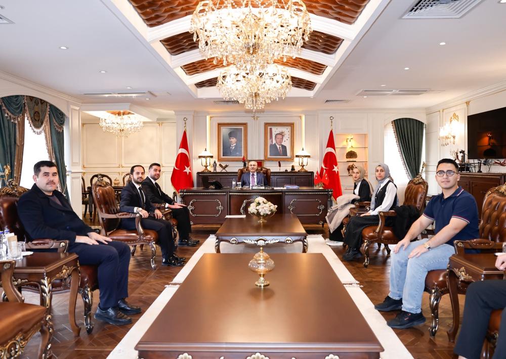 ADANA’NIN GENÇLİK ÇALIŞTAYI: SORUNLARA ÇÖZÜM, GENÇLERE YOL HARİTASI