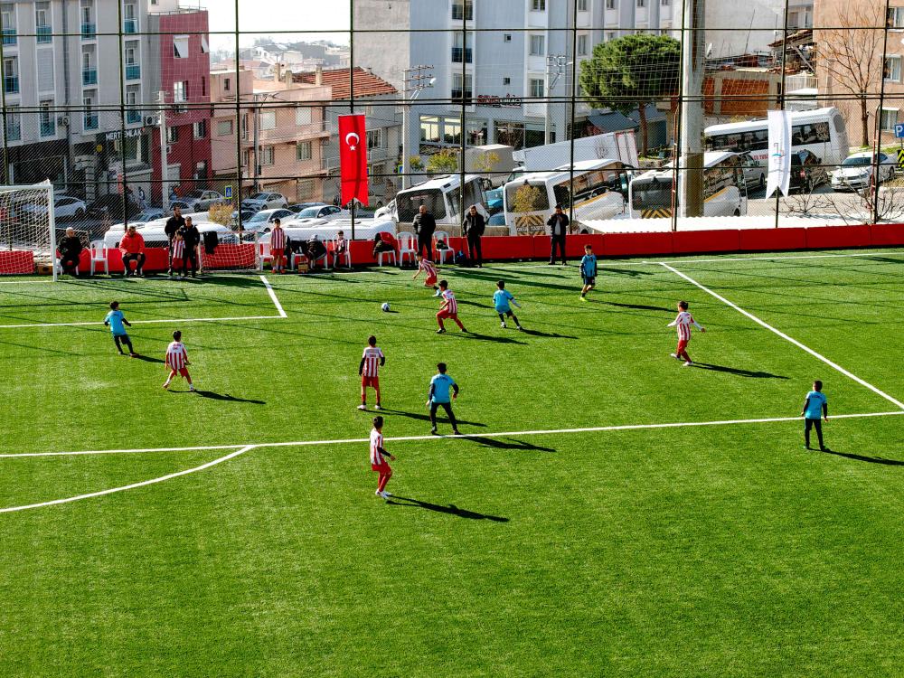BAYRAKLI’DA U-10 CUP FUTBOL TURNUVASI GÖRKEMLİ BİR FİNALLE TAMAMLANDI