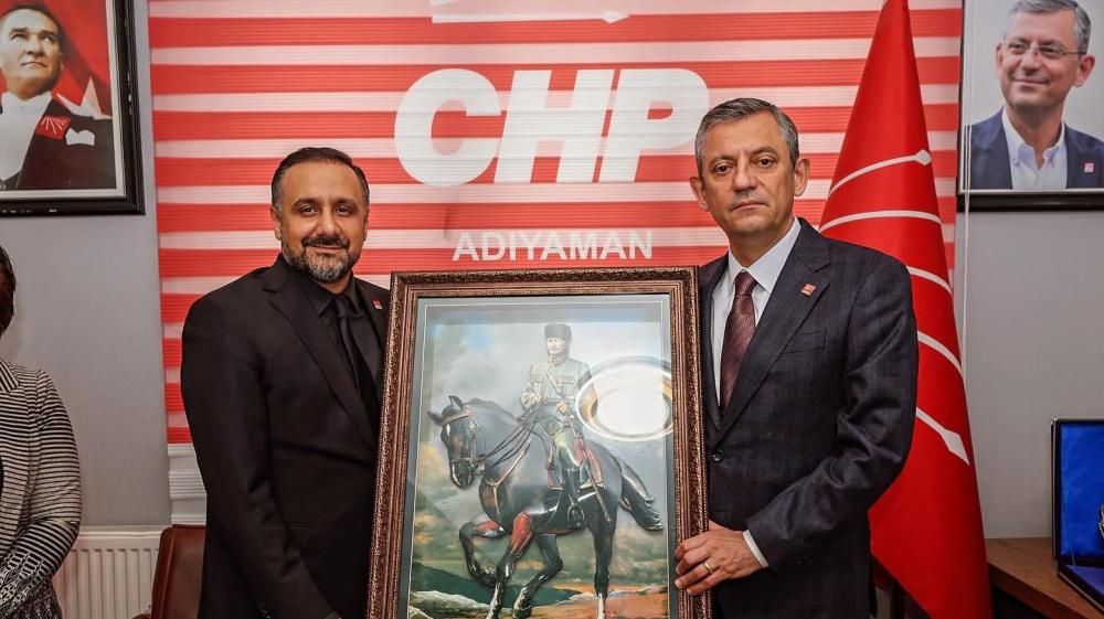 CHP LİDERİ ÖZGÜR ÖZEL, ADIYAMAN’DA DEPREM ŞEHİTLERİNİ ANDI