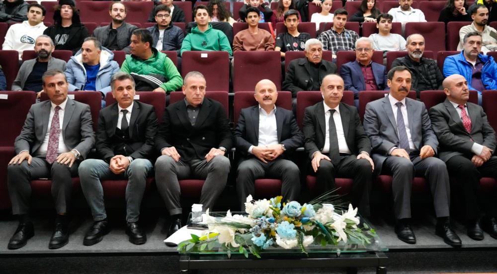 Adıyaman Üniversitesi’nde Abdullah Avcı’dan Futbol ve Liderlik Üzerine Söyleşi