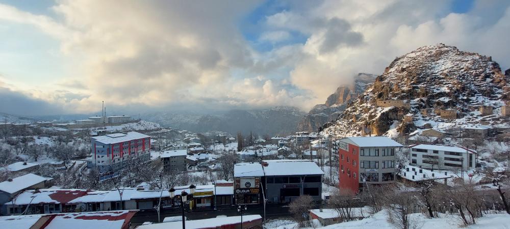 Hakkâri’de Yoğun Kar Yağışı Nedeniyle Okullar Tatil Edildi