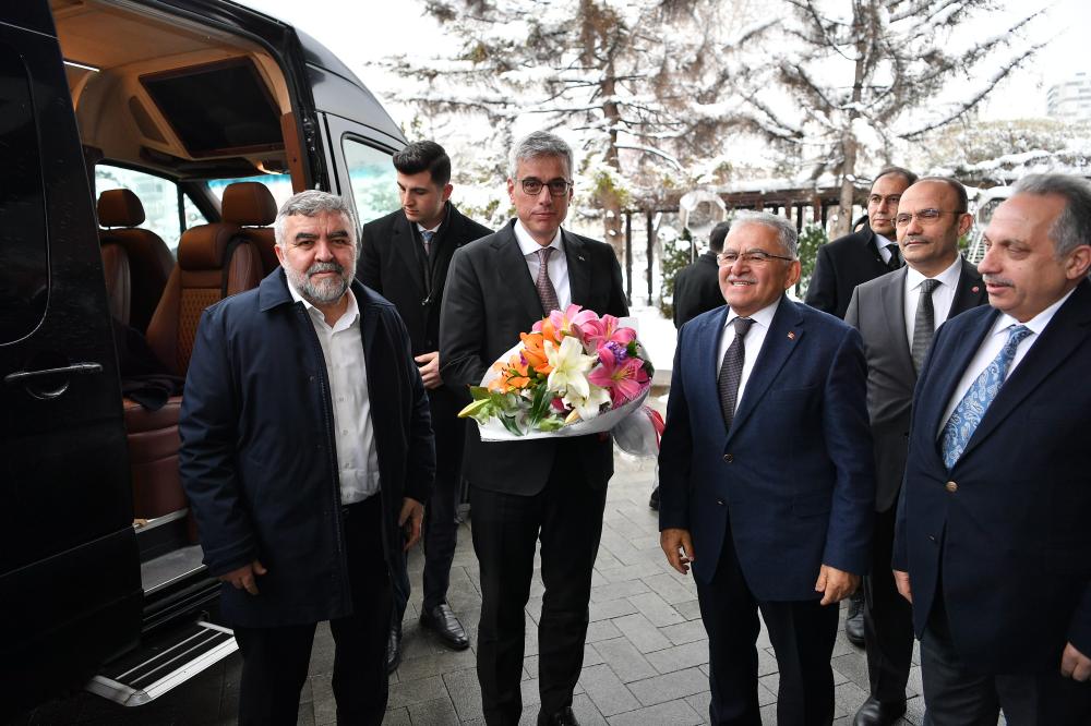 Sağlık Bakanı Memişoğlu’ndan Kayseri Büyükşehir Belediye Başkanı Büyükkılıç’a Önemli Ziyaret