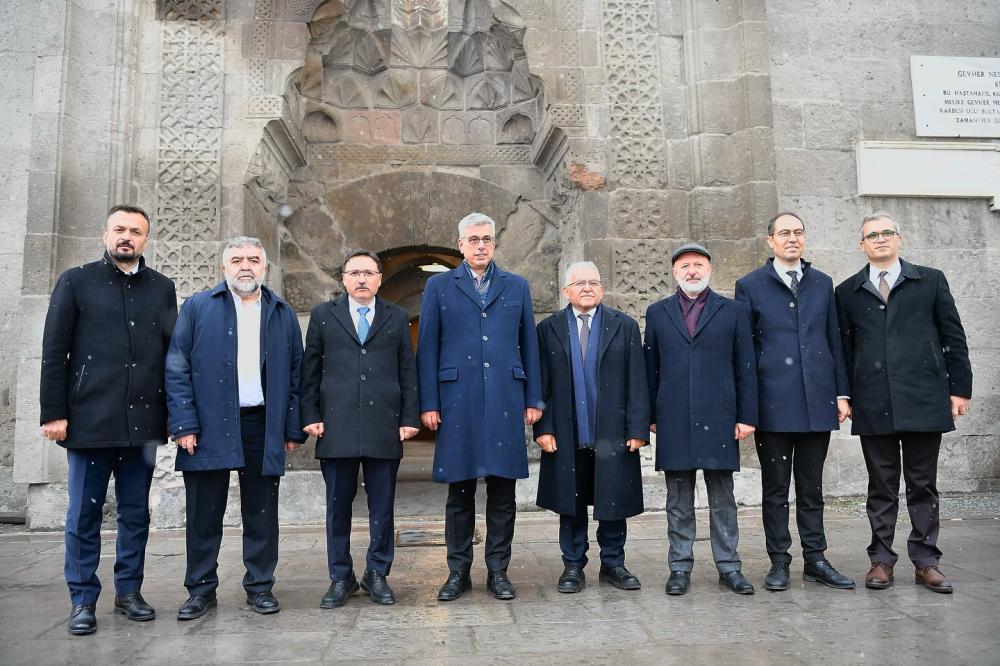 Sağlık Bakanı Memişoğlu, Dünyanın İlk Tıp Fakültesini Ziyaret Etti