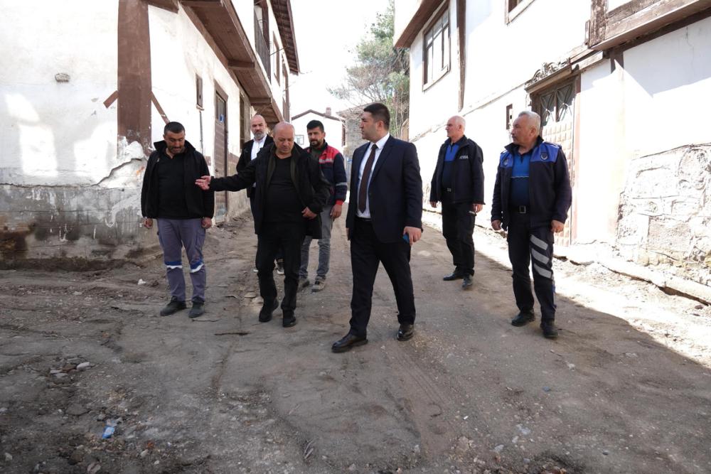 GÜDÜL BELEDİYE BAŞKANI DOĞANAY, EMİRLER MAHALLESİ’NDEKİ ÇALIŞMALARI İNCELEDİ