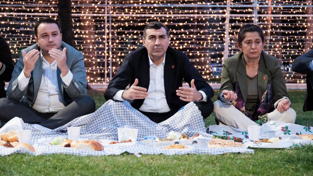 CHP ADANA’DAN KADİR GECESİ’NDE YERYÜZÜ SOFRASI İFTARI