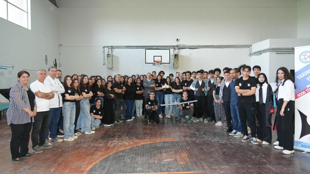 Öğrencilerden Bilim Şöleni: TÜBİTAK 4006 Bilim Fuarı Büyük İlgi Gördü