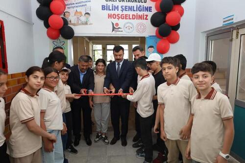 KAHTA'DA GAZİ ORTAOKULU'NDA BİLİM ŞENLİĞİ COŞKUSU