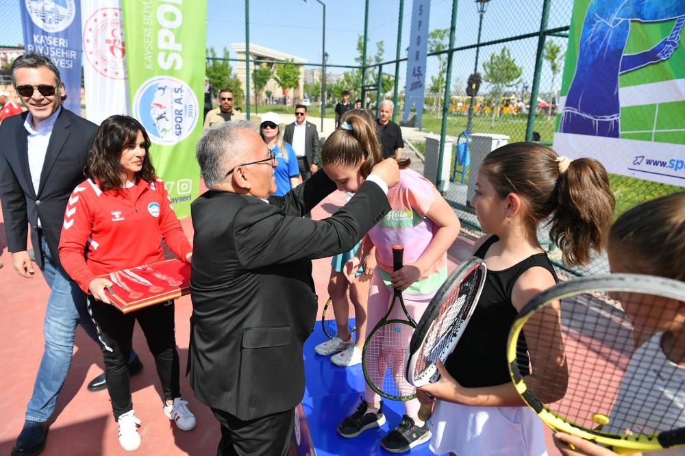 Başkan Büyükkılıç Gençlerle Bir Araya Geldi: 
