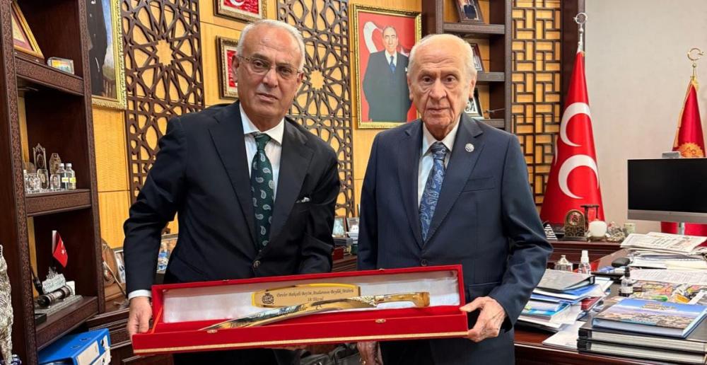 MHP Lideri Devlet Bahçeli’ye Adana’dan anlamlı hediye!