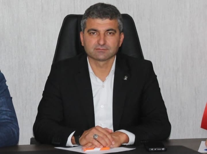AK PARTİ İLÇE BAŞKANI OSMAN İDACI'DAN SERT ÇIKIŞ: “REKLAM UĞRUNA SAHABEYİ ALET ETMEYİN!”
