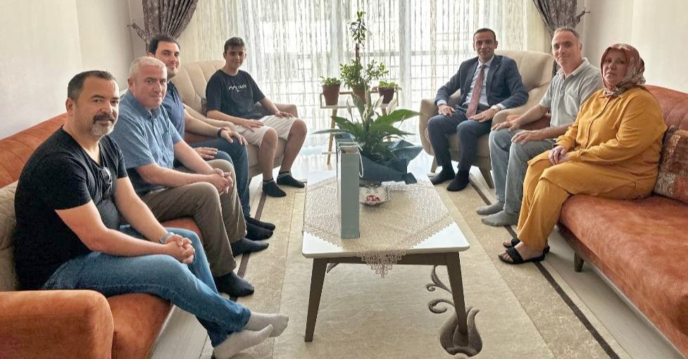 Gelibolu Kaymakamı Cihat Koç’tan LGS Şampiyonu Semih Bakır’a Tebrik Ziyareti