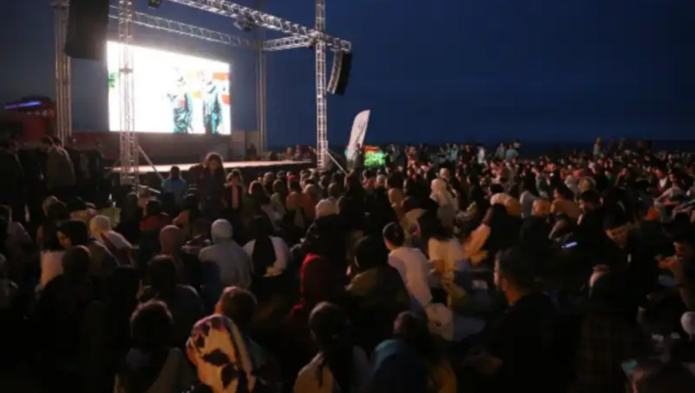 Rize Sahili'nde Açık Hava Sinema Keyfi