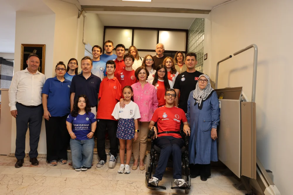 BAŞKAN ÜNLÜCE, ŞAMPİYON SPORCULARI AĞIRLADI 