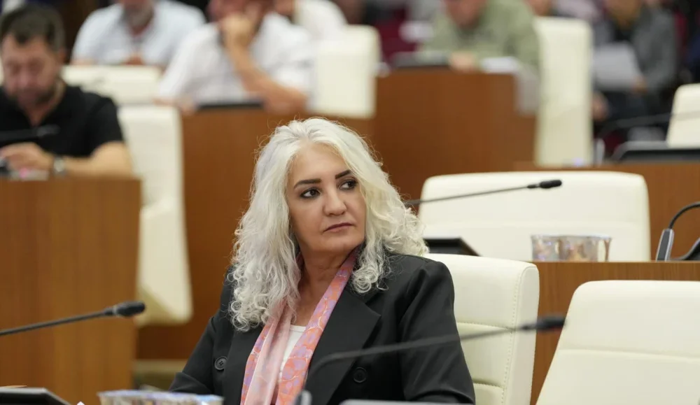 ANTALYA BÜYÜKŞEHİR MURTPAŞA MECLİS ÜYESİ GÜLEN ERCAN’DAN “VİCDANIMLA AYRILIYORUM, İLKELERİMLE YOLUMA DEVAM EDİYORUM