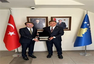 İZMİR İLE KOSOVA ARASINDAKİ İLETİŞİM GÜÇLENİYOR