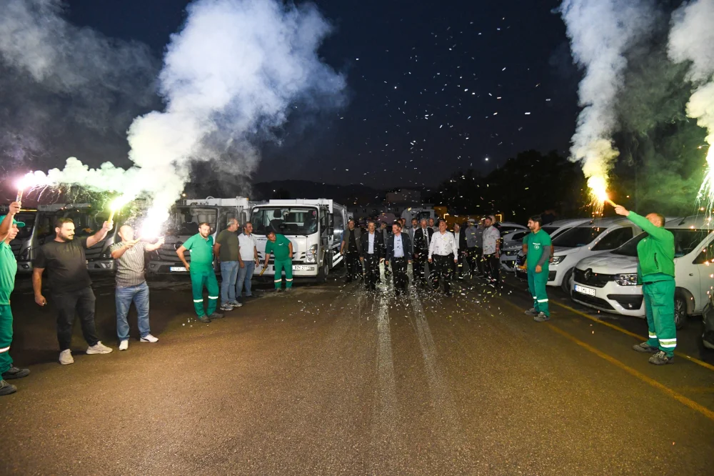 BAŞKAN AYDIN GÜNE TEMİZLİK EMEKÇİLERİYLE BAŞLADI