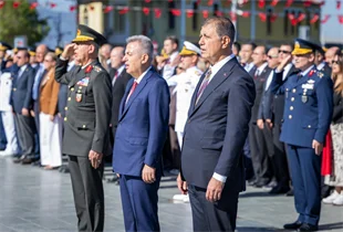9 Eylül ruhu İzmir sokaklarında Başkan Tugay İzmirlilerle yürüdü