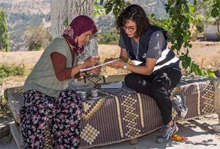 İZMİR’DE SOSYAL DESTEK İÇİN ÇALINMADIK KAPI KALMAYACAK