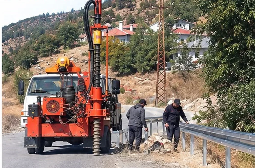 ESKİ BELDELERDEN KARAŞAR MAHALLESİ YOLUNDA YOL GÜVENLİĞİ ÇALIŞMASI: