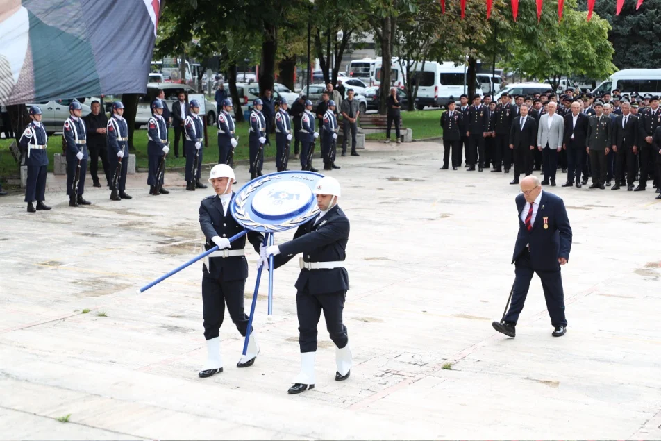 19 EYLÜL GAZİLER GÜNÜ DOLAYISIYLA ÇELENK SUNMA TÖRENİ YAPILDI 