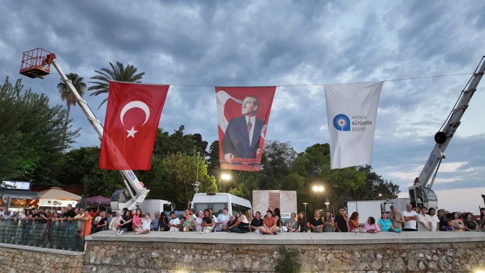 HIDIRLIK KULESİ’NDE GÜN BATIMI VE MÜZİK KEYFİ YAŞANDI