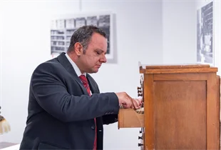 “BELGESEL MİRASIN İZİNDE: İZMİR’İN NADİR ESERLERİ” SERGİSİ AASSM’DE