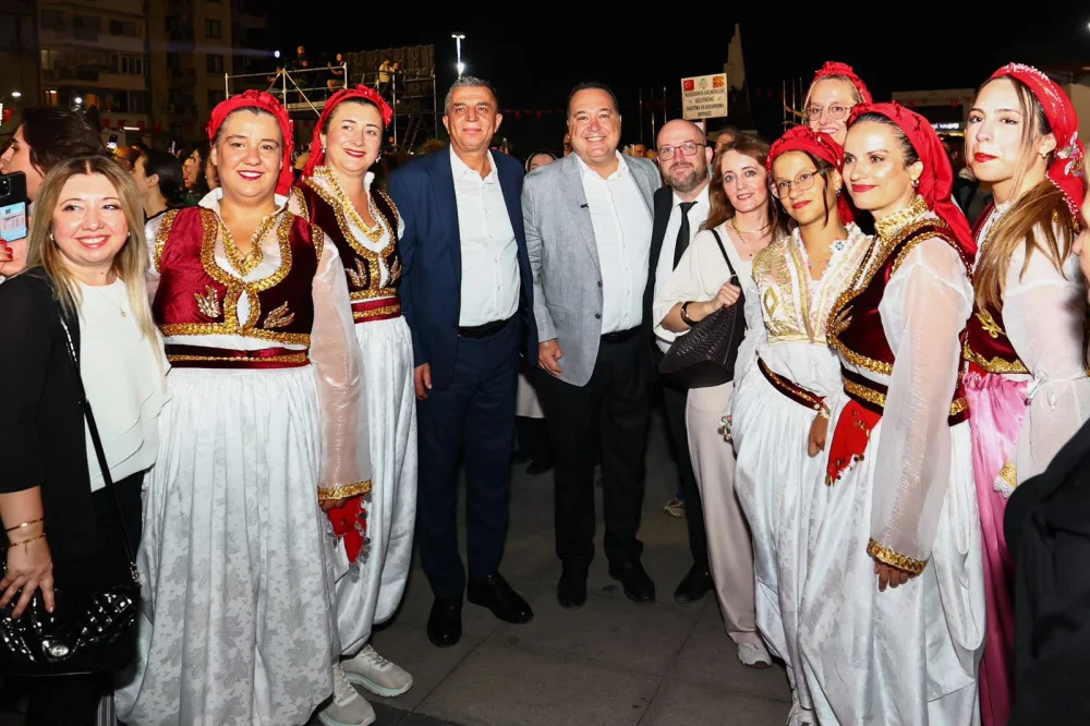 BALKANLARDAN ANADOLU’YA KÜLTÜR ŞENLİĞİ’NDE CANDAN ERÇETİN COŞKUSU