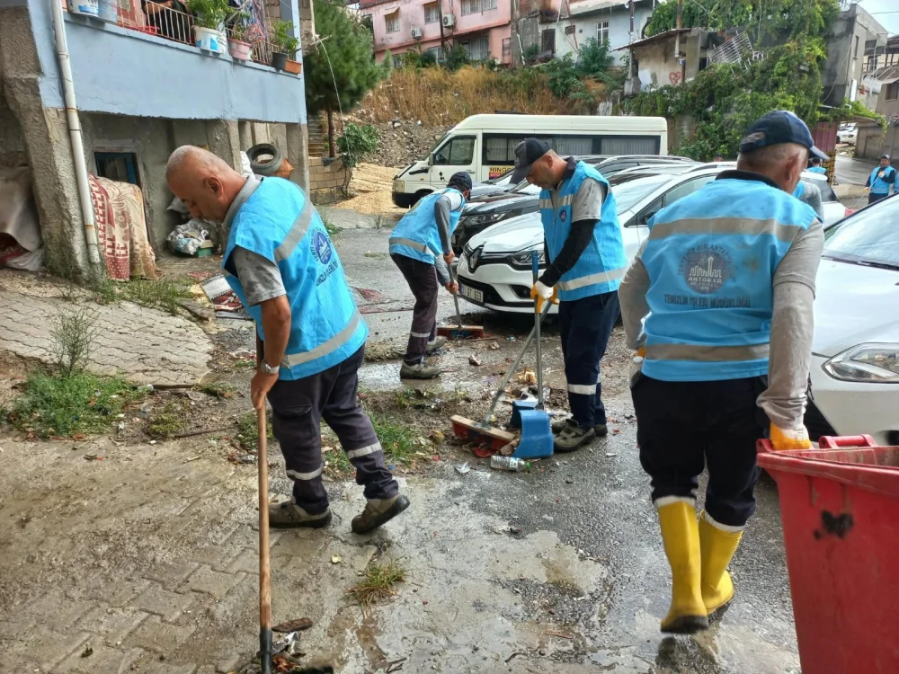 ANTAKYA BELEDİYESİN’DE ŞİDDETLİ YAĞIŞ SONRASI EKİPLER  SAHADA