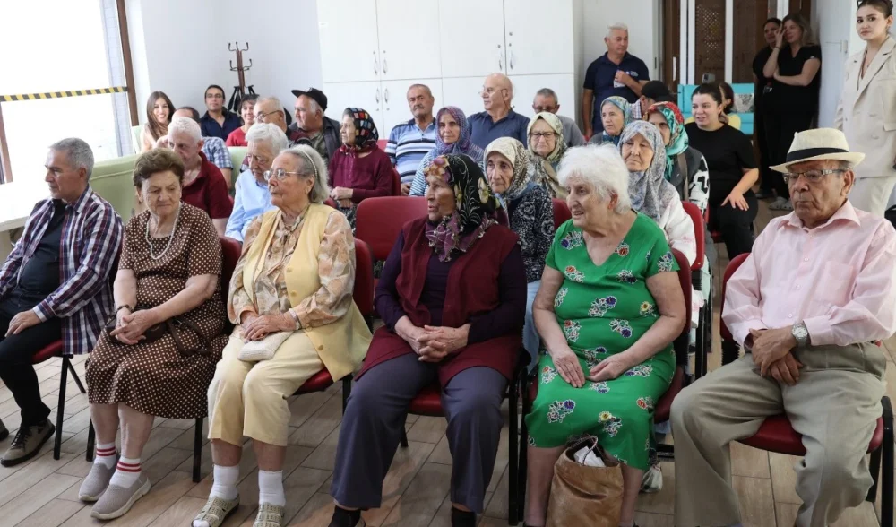 Mavi Ev alzheimer hastalarına ve yakınlarına moral oluyor