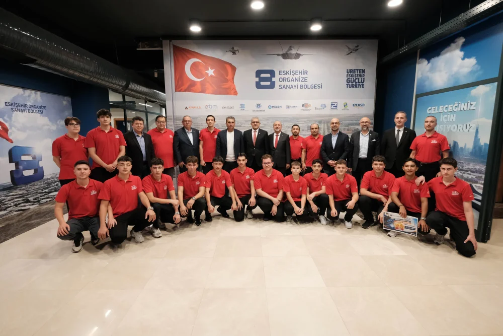 TEKNOFEST’TE 4 TÜRKİYE DERECESİ ALAN ÖĞRENCİLERDEN ESKİŞEHİR OSB’YE ZİYARET