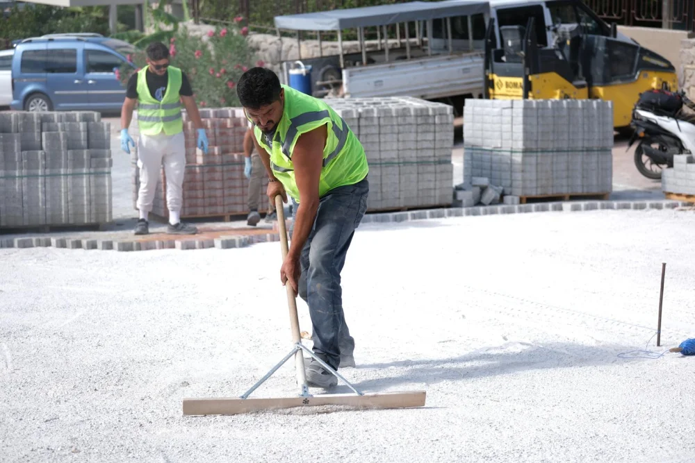 Parke Yol Çalışmaları Sürüyor