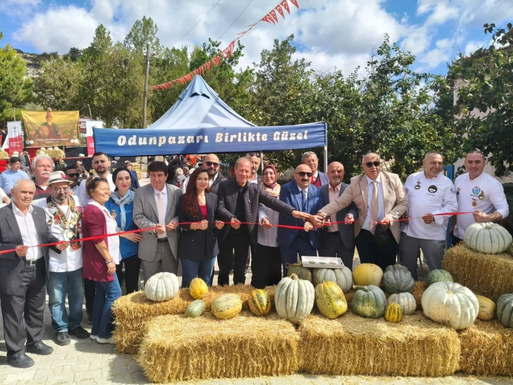 ESKİŞEHİR YÖRÜKKIRKA"DA BALKABAĞI HEYECANI; 3. GELENEKSEL FESTİVAL BAŞLADI