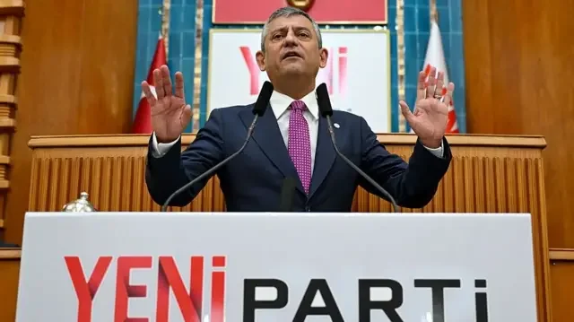 ÖZGÜR ÖZEL, CEMİL TUGAY İÇİN "NAMUSSUZ" İFADESİNİ KULLANDI.