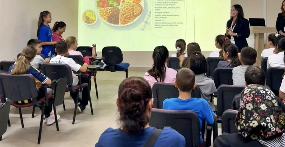 Gelibolu'da Öğrenci ve Velilere Sağlık Eğitimi